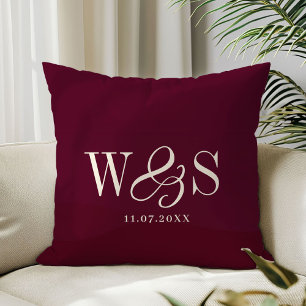 Cojín Decorativo Elegantes parejas de novios con inicial granate