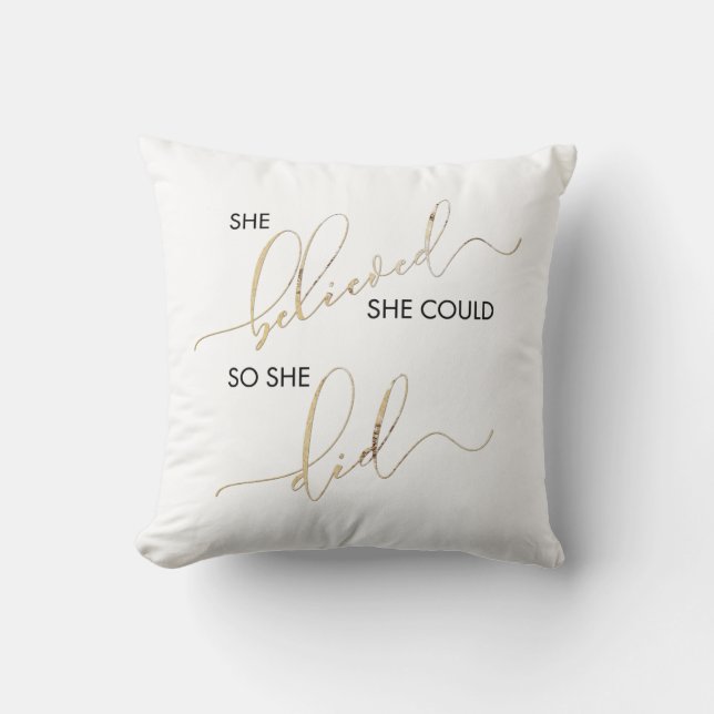 Cojín Decorativo Ella Creía Que Podía Así Que Inspiró Cita (Anverso)