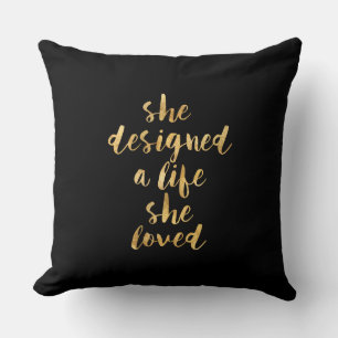 Cojín Decorativo Ella diseñó una vida que amaba con un falso Reliev