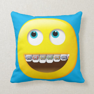 Cojín Decorativo Emoji con Braces Pillow
