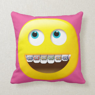 Cojín Decorativo Emoji con Braces Pillow