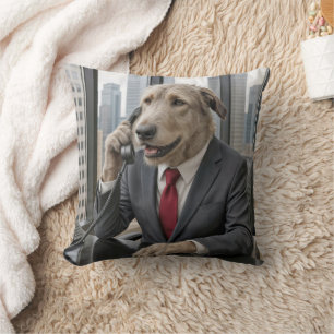 Cojín Decorativo Empresario irlandés de Wolfhound en una oficina