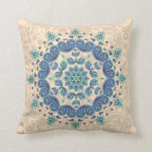 Cojín decorativo en colores pastel del