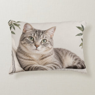 Cojín Decorativo Encanto Botánico de Gato Atigrado Plateado