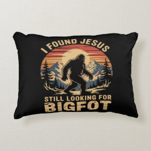 Cojín Decorativo Encontré a Jesús todavía buscando a Bigfoot