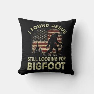 Cojín Decorativo Encontré a Jesús todavía buscando a Bigfoot Divert