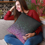 Cojín Decorativo Énfasis Purpurina de color negro<br><div class="desc">Este elegante diseño de toallas presenta un fondo negro con coloridos acentos purpurinas,  lo que le da un toque de elegancia.</div>