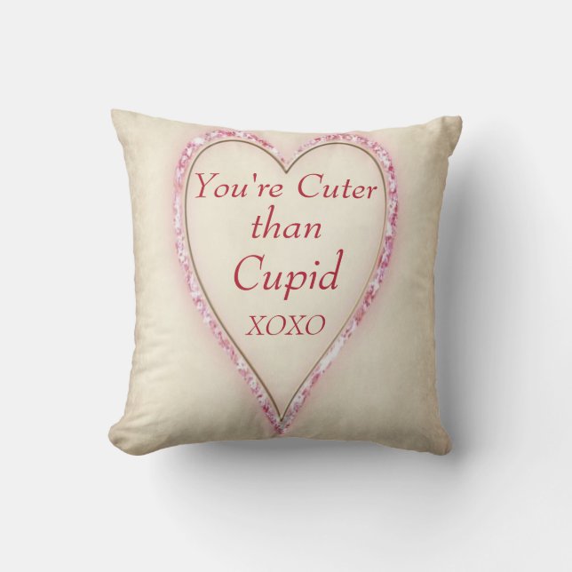 Cojín Decorativo Enorme corazón "CUTER than CUPID" (Anverso)