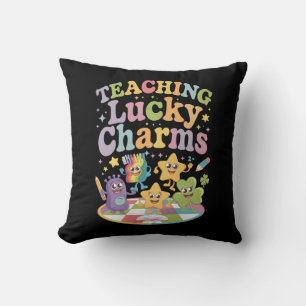 Cojín Decorativo Enseñando Lucky Charms al profesor el día de San P