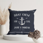 Cojín Decorativo Equipo De Barco Para Vida Náutico Nombre Personali<br><div class="desc">¡Equipo de barco para la vida! Moderna almohada ancla en azul marino rico en náutica, azul marino oscuro y blanco mostrando sus nombres y fecha rodeados de detalles de cuerda. Gran regalo para los amantes de los barcos para El día de San Valentín, recién casados, bodas, renovaciones de votos o...</div>