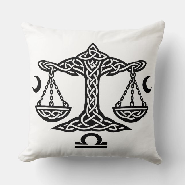 Cojín Decorativo Escalas de Libra Celta por BurnsInHell (Anverso)