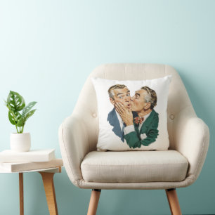 Cojín Decorativo Escena de beso sorpresa con humor vintage