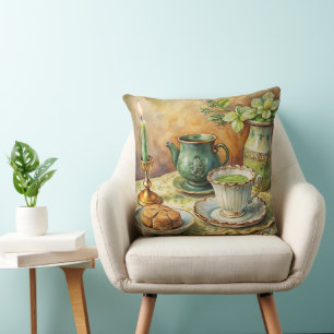 COJÍN DECORATIVO ESCENA DE MESA IRLANDESA SERENA AL ACUARELA
