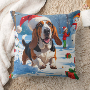 Cojín Decorativo Escena Navideña Festiva de Basset Hound en la Niev