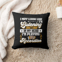 Escuchando divertida en mi cabeza estoy jugando ac