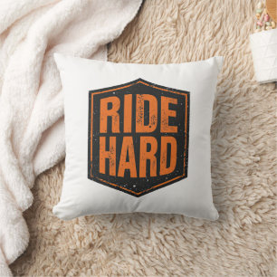 Cojín Decorativo Escudo de motocicleta Grunge "Ride Hard"