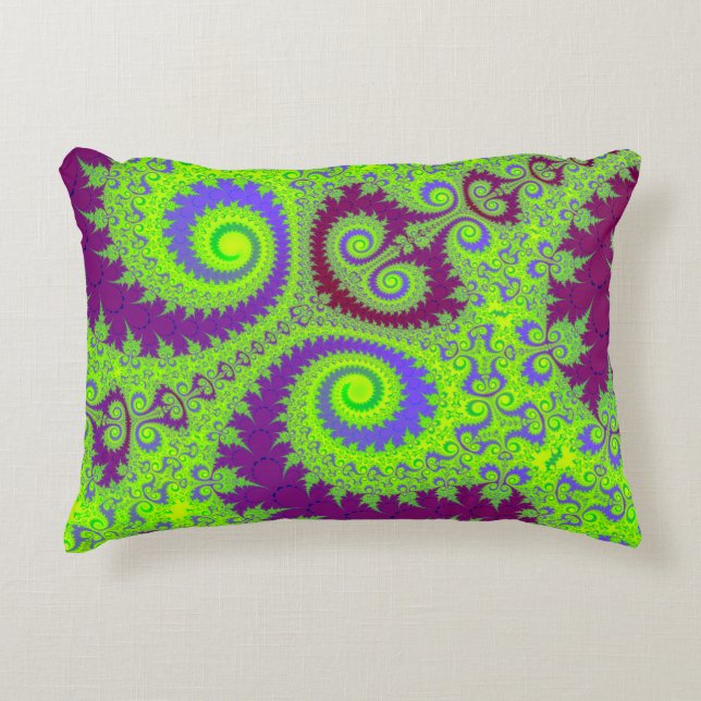 Cojín Decorativo Espiral fractal magenta oscuro morado y verde limó (Anverso)