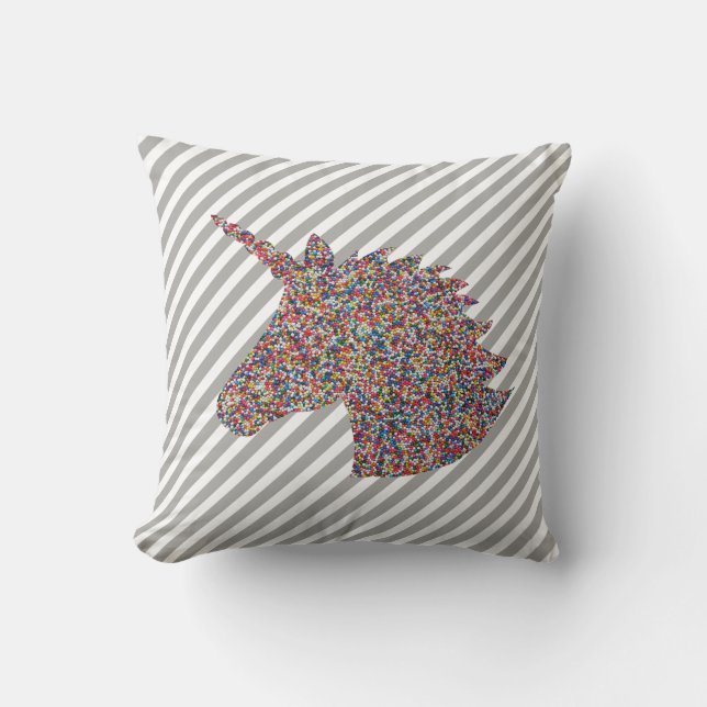 Cojín Decorativo Espolvorines arcoiris de silueta unicornio (Anverso)