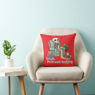 Cojín Decorativo Esqueleto y Gato Divertidos Procrasti-tejiendo con