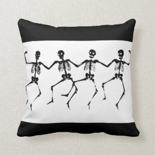 Cojín Decorativo Esqueletos danzantes (blanco negro)