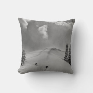 Cojín Decorativo Esquiadores de travesía en nieve fresca