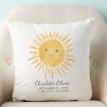 Cojín Decorativo Estadísticas de natalidad Sunshine personalizadas<br><div class="desc">Esta linda almohada de bebé tiene un sol sonriente amarillo. El fácil personalizable con el nombre del bebé y las estadísticas de su nacimiento es un gran regalo para la guardería del bebé. Acuarela original © Michele Davies.</div>