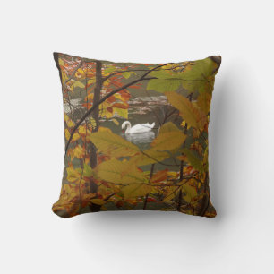 Cojín Decorativo Estanque de otoño con cisne