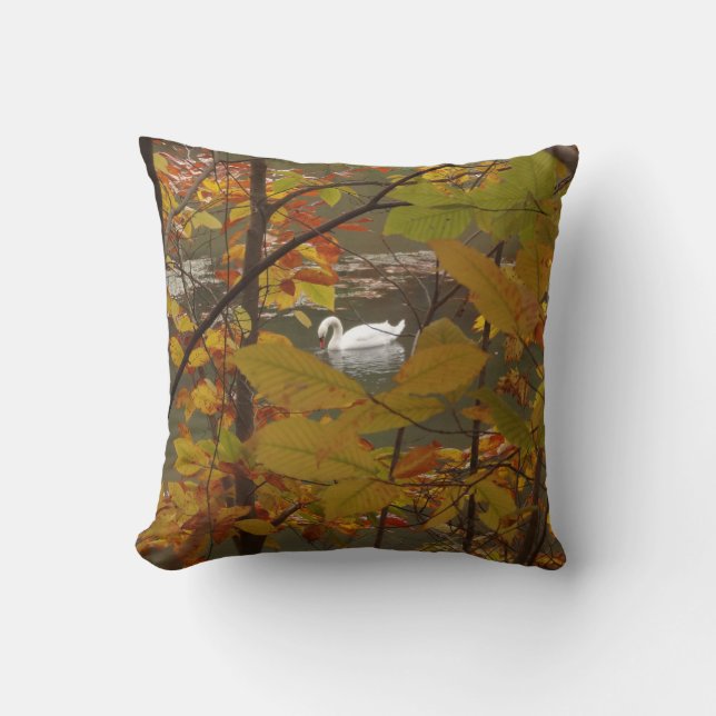 Cojín Decorativo Estanque de otoño con cisne (Anverso)