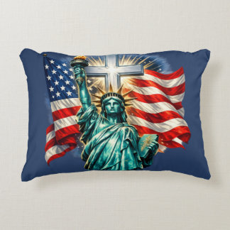 Cojín Decorativo Estatua de la Libertad con banderas y cruz