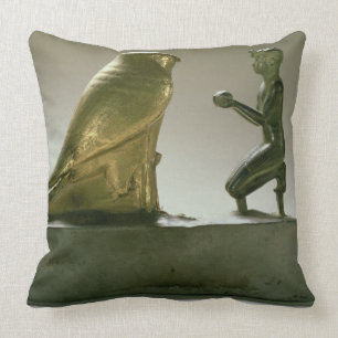 Cojín Decorativo Estatua de rey Taharqa que adora a halcón-dios