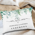 Cojín Decorativo Eucalyptus greenery Forest helns mr mrs name<br><div class="desc">Fondo blanco,  texto negro. Decorado con vegetación eucaliptos,  helechos de bosque. Sr. y Sra. con corazón. Personalice y agregue sus nombres.</div>