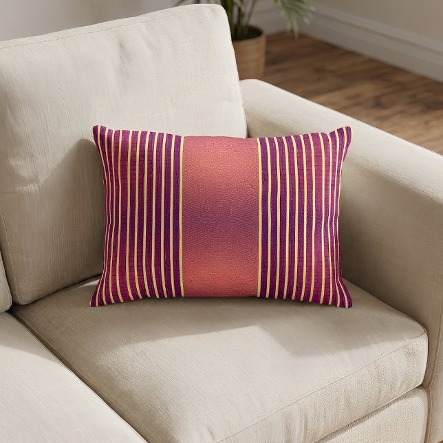 Cojín Decorativo Exotic Faux Snake Leather & Linear Stripe Salmon (Kissen ist auf dem Sofa plaziert.)