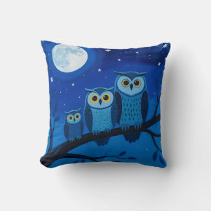 Cojín Decorativo Familia de búhos nocturnos bajo la luz de la luna