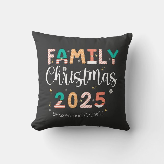 Cojín Decorativo Family Christmas 2025 Blessed and Grateful  (Anverso)