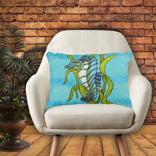 Cojín Decorativo Fantasía Blue Sea Dragon Seahorse Seaweed (Fantasy aqua blue seahorse white stomach in green seaweed on blue home decor pillow.)