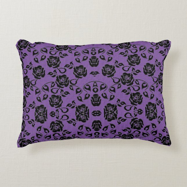 Cojín Decorativo Faux Black Lace Rose Fishnet Purple Accent Pillow (Anverso)