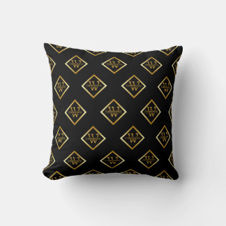 Cojín Decorativo Faux Gold Axis Monogram – Black & Gold