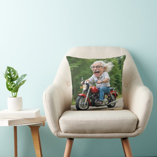 Cojín Decorativo Feliz anciano en motocicleta (Silla)