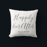 Cojín Decorativo Feliz día a día tras el aniversario de Pillow Newl<br><div class="desc">Felicidades por la almohada personalizada con el año del boda hace un lindo boda o regalo de aniversario.</div>