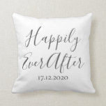 Cojín Decorativo Feliz día a día tras el aniversario de Pillow Newl<br><div class="desc">Felicidades por la almohada personalizada con el año del boda hace un lindo boda o regalo de aniversario.</div>