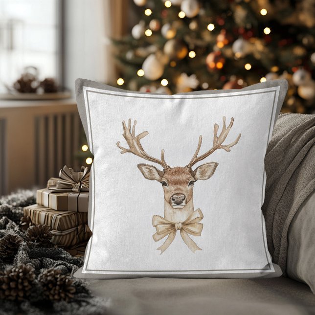 Cojín Decorativo Fiesta Navideña de Ciervos (Deer with Bow Country Christmas Pillow)