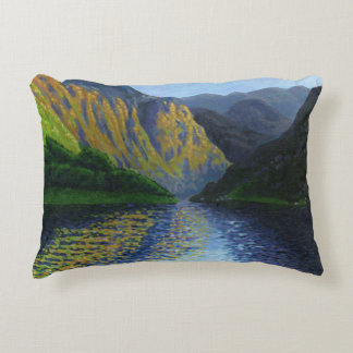 Cojín Decorativo Fiordo noruego acercándose a la puesta de sol