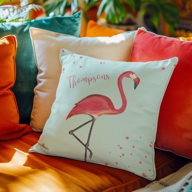 Cojín Decorativo Flamingo rosa tropical personalizado (Pink flamingo and light blue custom throw pillow)