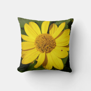 Cojín Decorativo Flor amarilla con hojas verdes