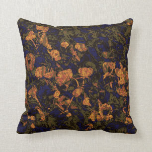 Cojín Decorativo Flor anaranjada contra modelo del camuflaje de la