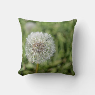 Cojín Decorativo Flor blanca de diente de león sobre hierba verde