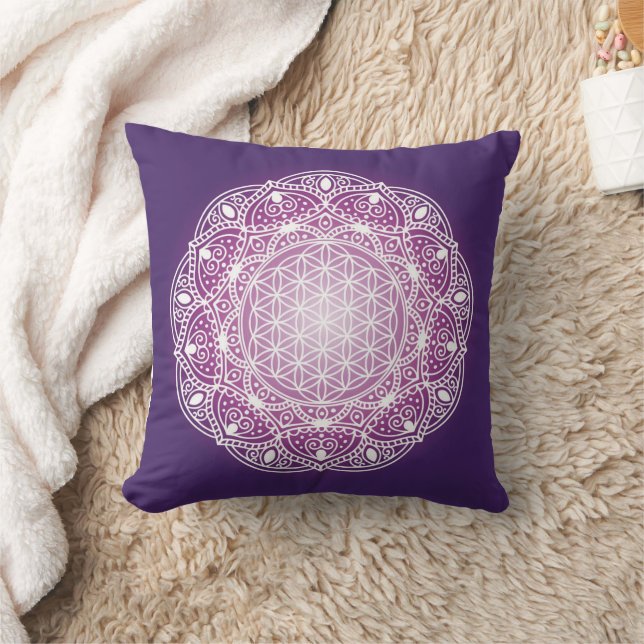 Cojín Decorativo Flor blanca de Mandala sobre fondo morado (Manta)