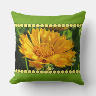 Cojín Decorativo Flor de Coreopsis Amarilla con Borde de Cuentas