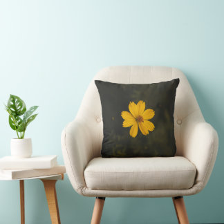 Cojín Decorativo Flor de Cosmos Amarillo Primer Plano
