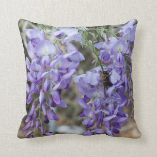 Cojín Decorativo Flor púrpura de las glicinias con la foto de la